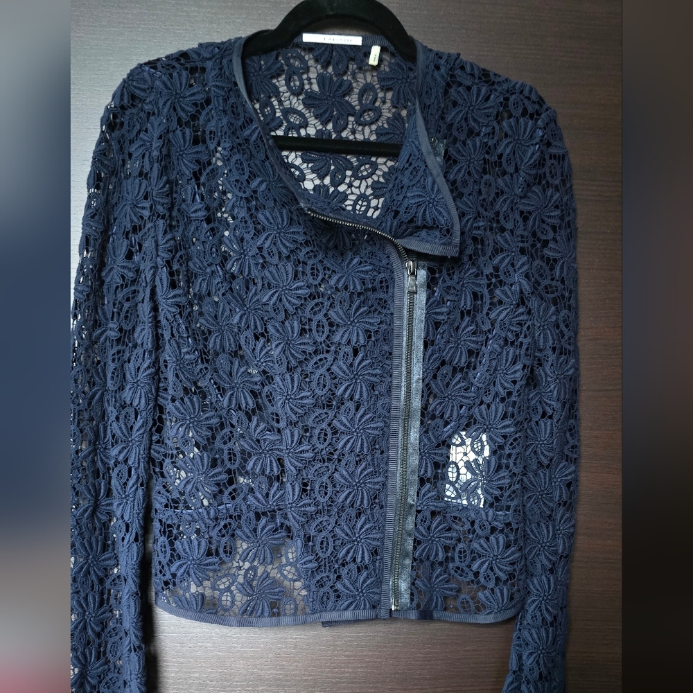 Ellie Tahari lace top ona zipper
